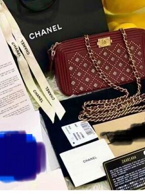 CHANEL Burgundy Quilted Diamond-Stud Crossbody Bag with Gold Chain